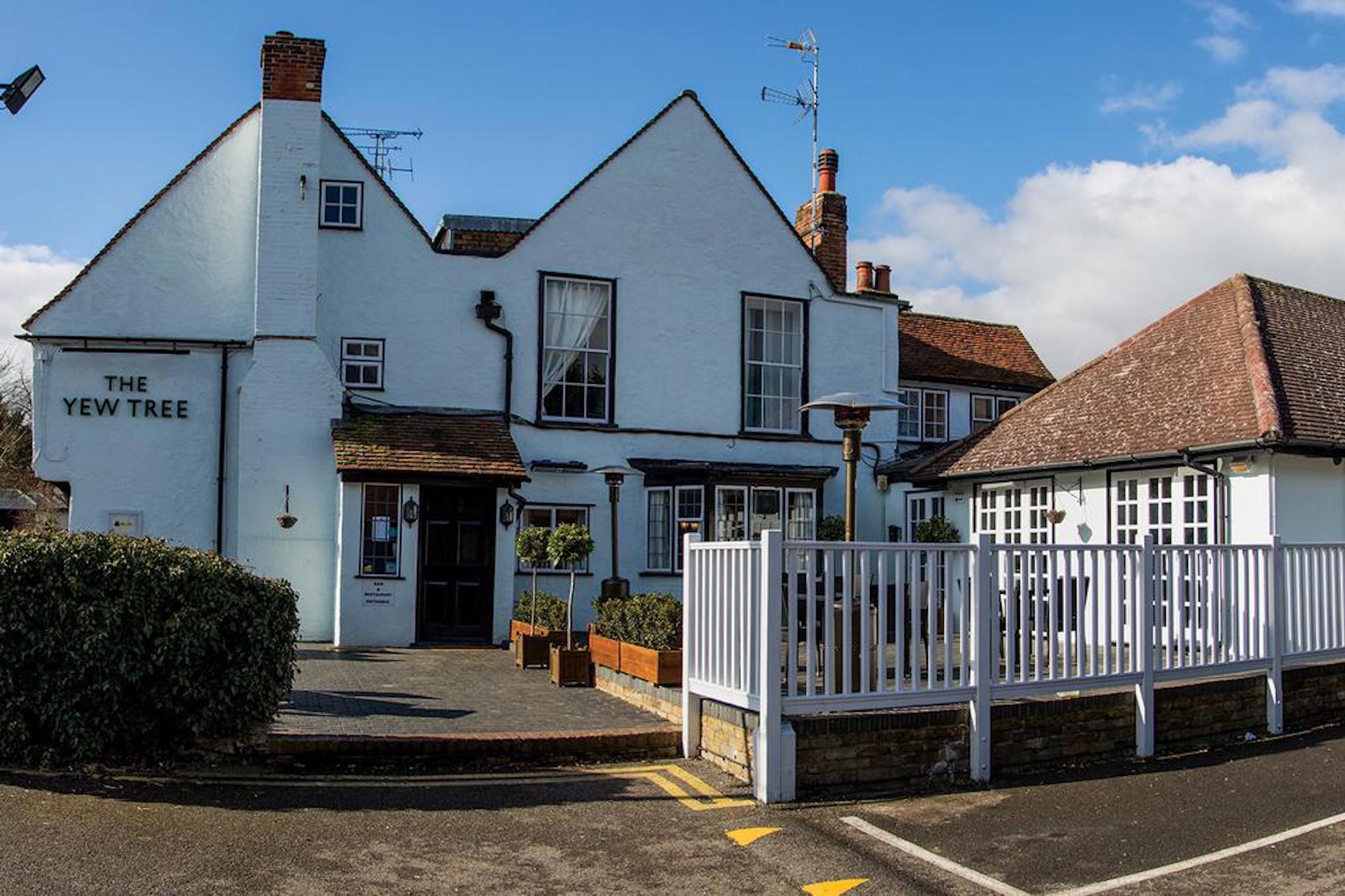 Stay And Relax At The Yew Tree Manuden Exterior foto