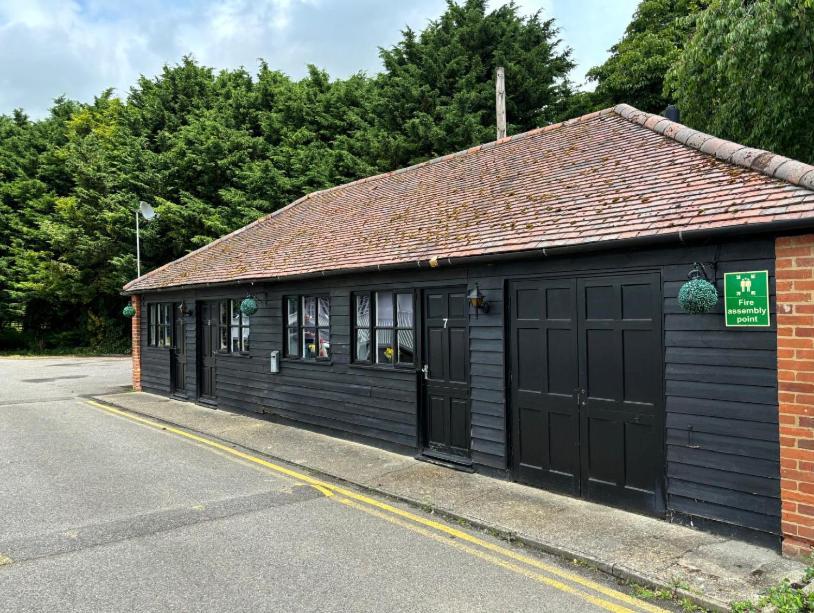 Stay And Relax At The Yew Tree Manuden Exterior foto