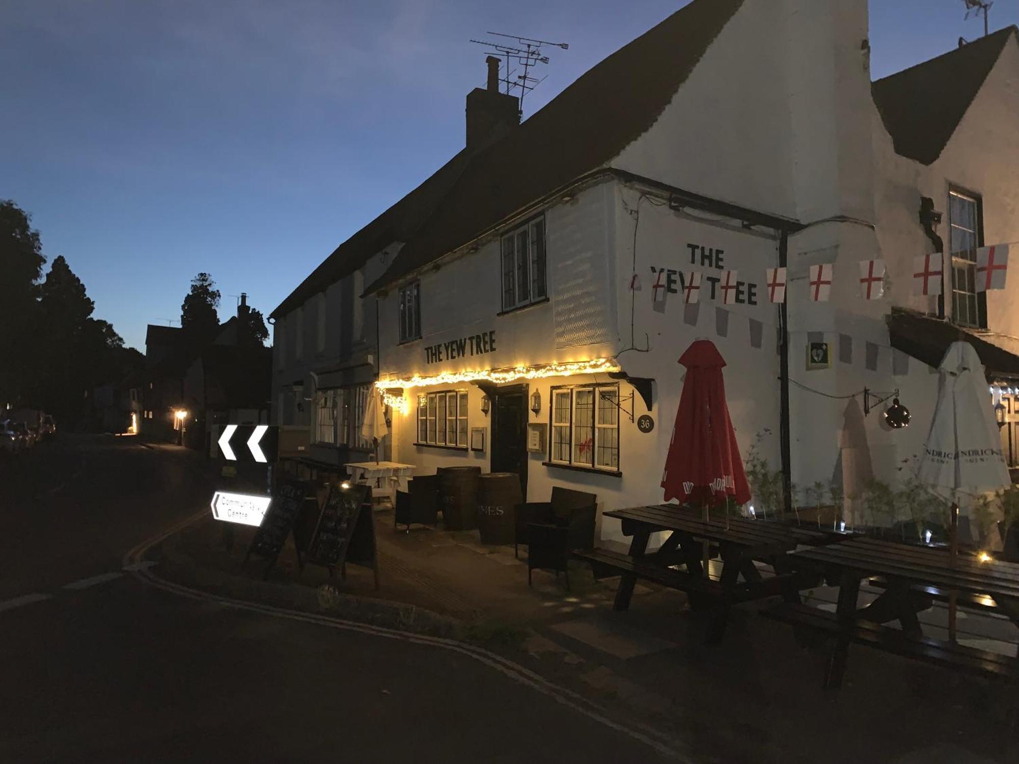 Stay And Relax At The Yew Tree Manuden Exterior foto